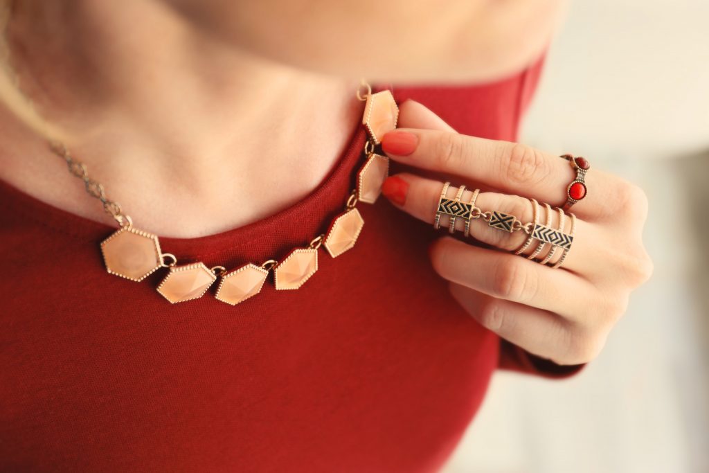 ワンピースにネックレスを合わせる ちょっとしたコツはこれ Bristastyle ファッションレンタルブログ