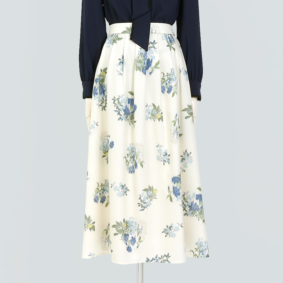 フラワープリントタックスカート
