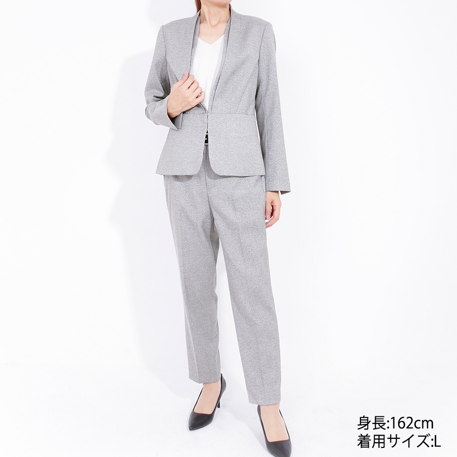 パンツスーツ