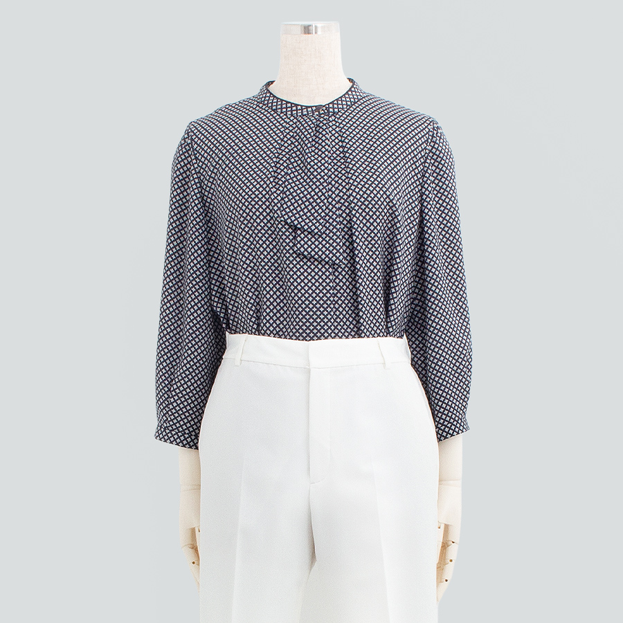 幾何プリントブラウス