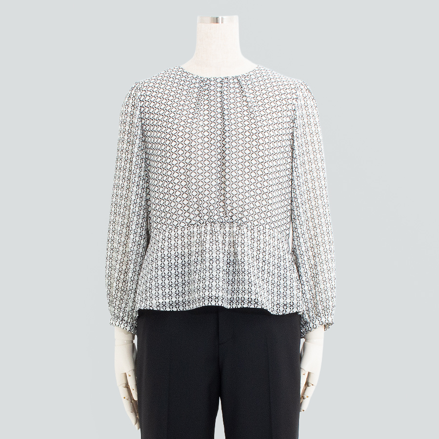 チェーン柄ブラウス