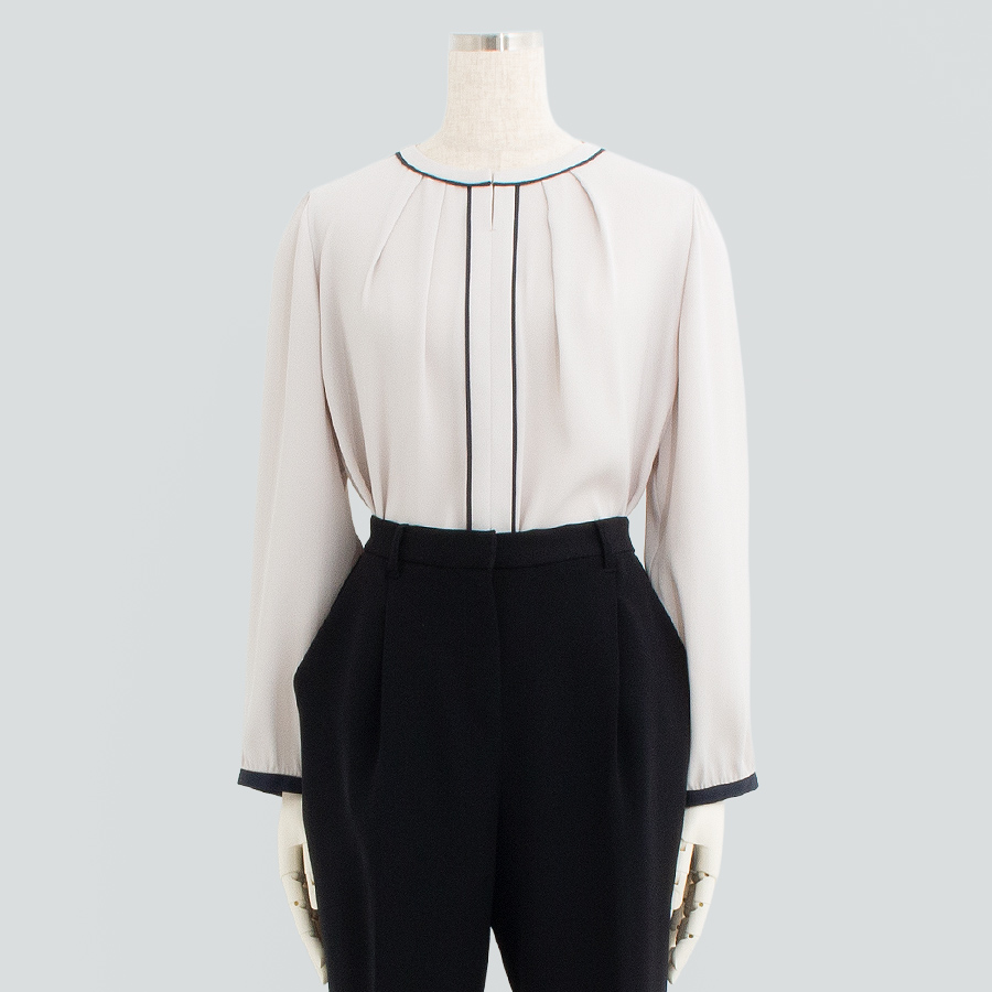 バックサテンジョーゼットブラウス