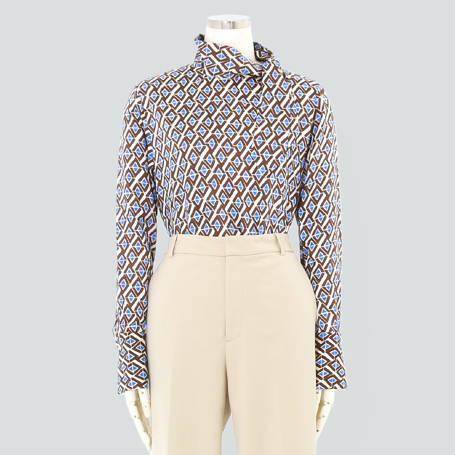 幾何学模様ブラウス
