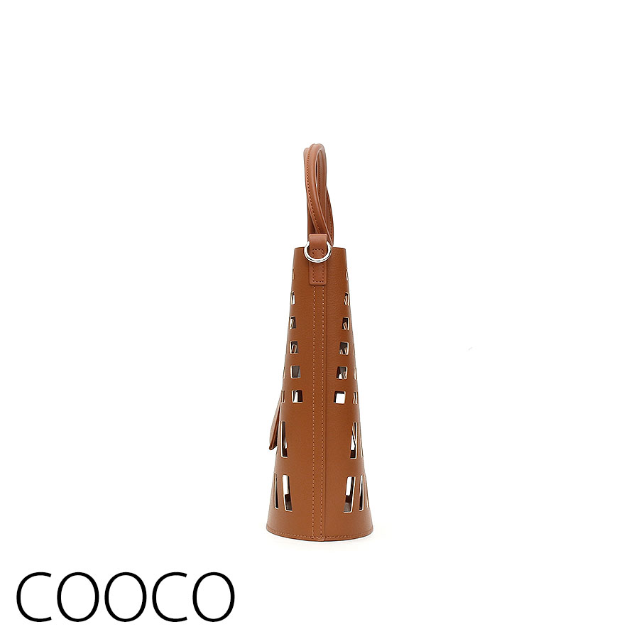 【SALE】スクエアデザインパンチングバッグ（Fサイズ / ブラウン / COOCO（クーコ））