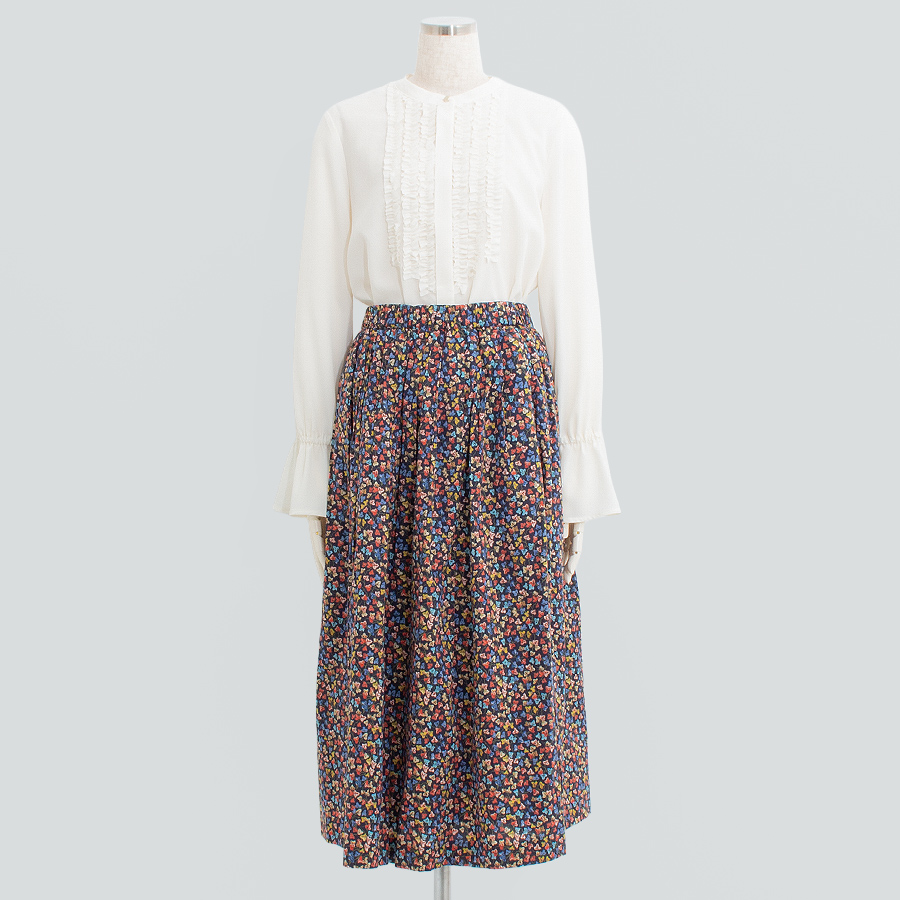 スタンドネックフリルブラウス＆プリントフレアスカート