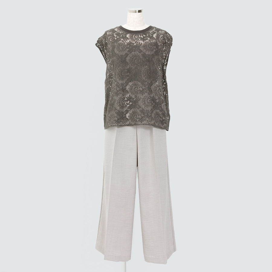 レースプルオーバー＆ワイドパンツ