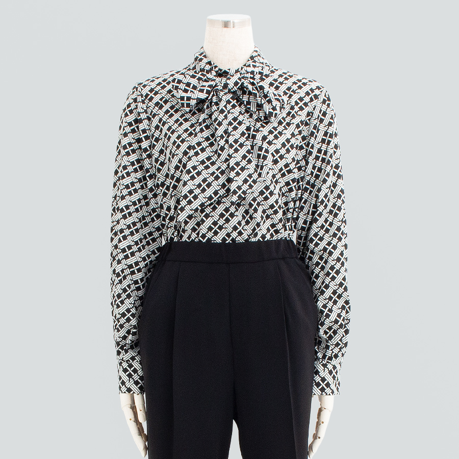 幾何学プリントブラウス